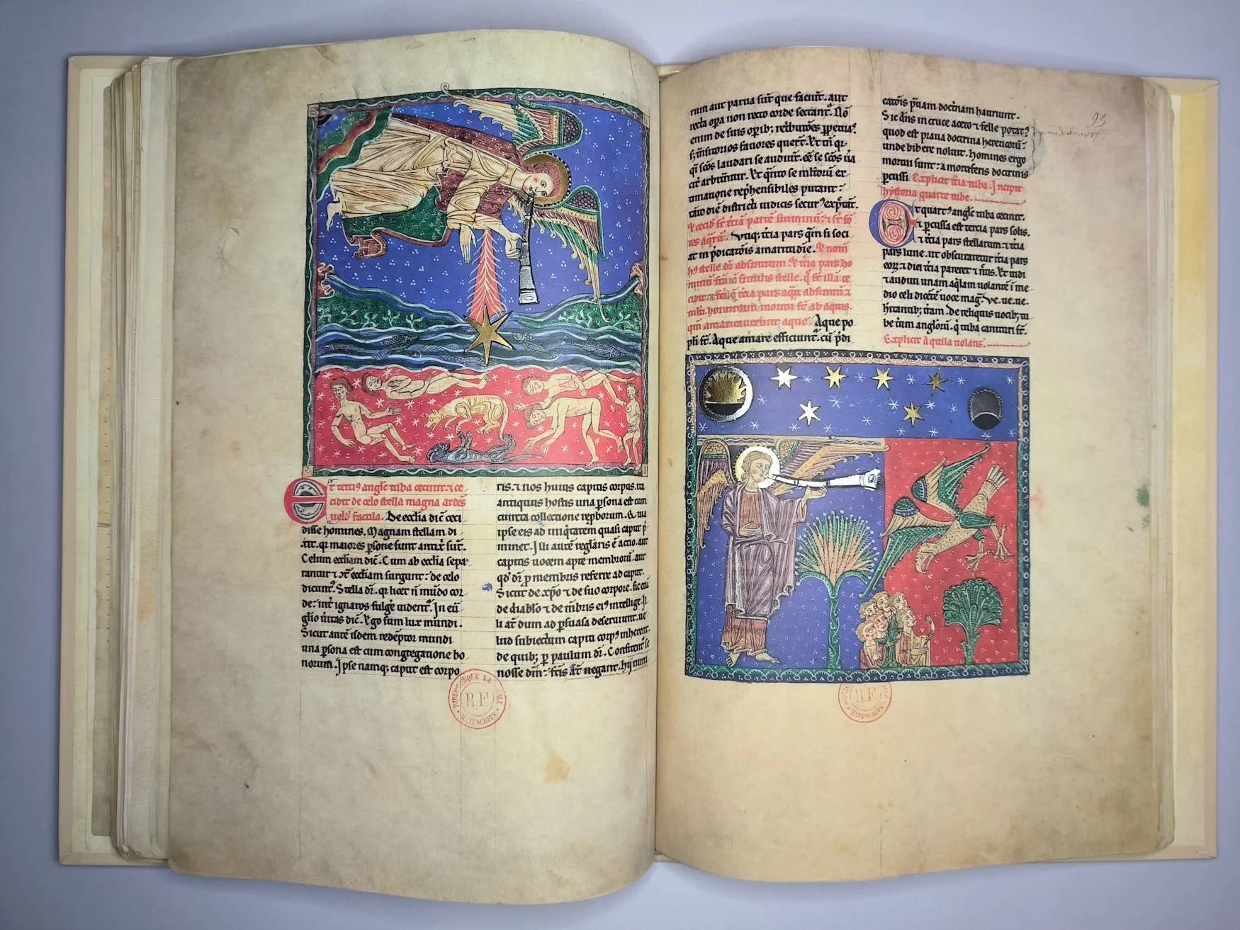 Imagen del facsímil del Beato del Monasterio de San Andrés de Arroyo: "La tercera trompeta" y "La cuarta trompeta", Editorial Moleiro