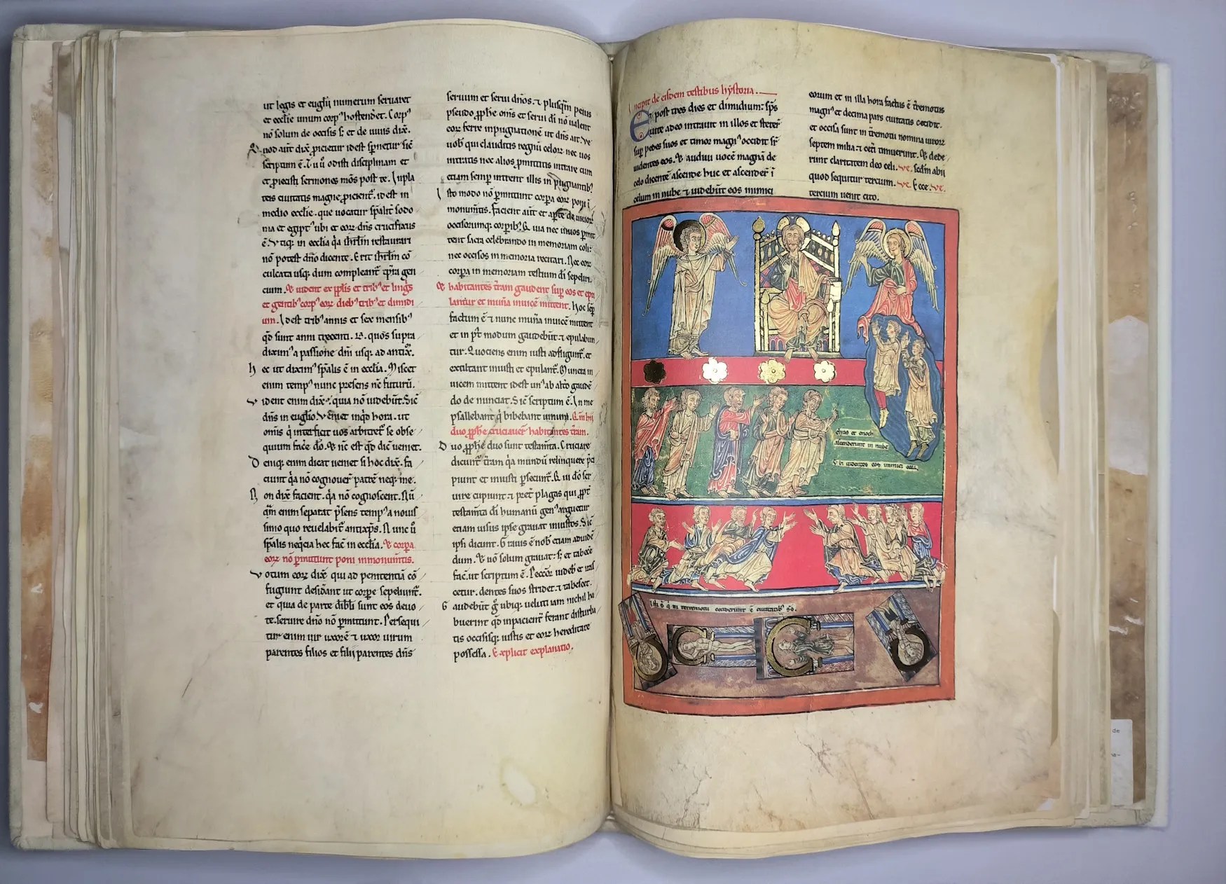 Imagen del facsímil del Beato del Monasterio de San Pedro de Cardeña: "La ascensión al cielo de los dos testigos", Editorial Moleiro