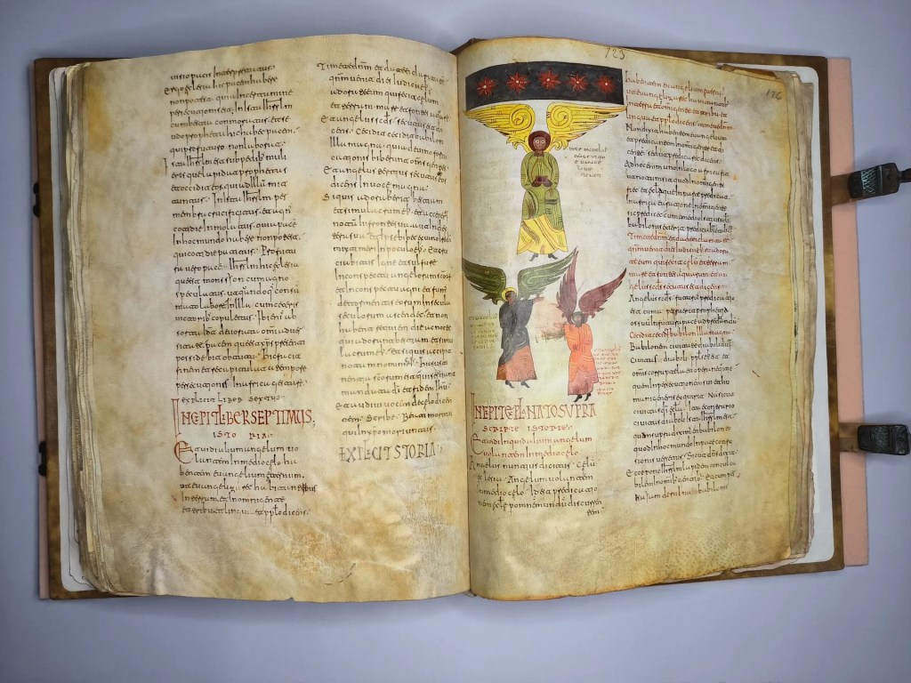 Imagen del facsímil del Beato Emilianense de la Biblioteca Nacional: El ángel con el evangelio eterno, Editorial Siloé
