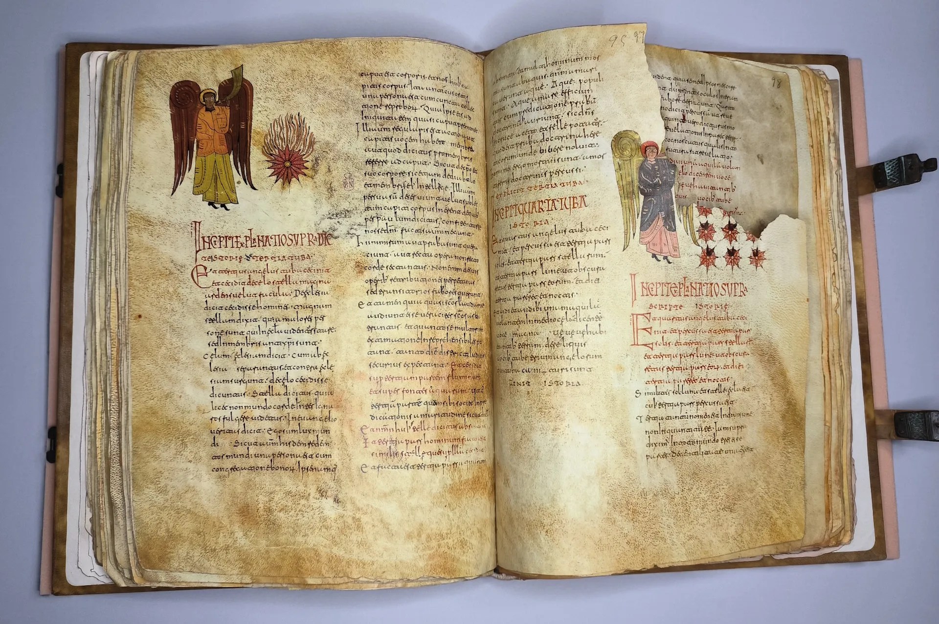 Imagen del facsímil del Beato Emilianense de la Biblioteca Nacional: La tercera trompeta y La cuarta trompeta, Editorial Siloé