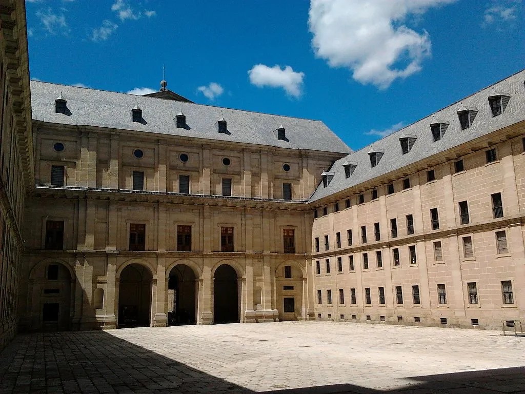 Vista del patio de los reyes del monasterio de San Lorenzo de El Escorial