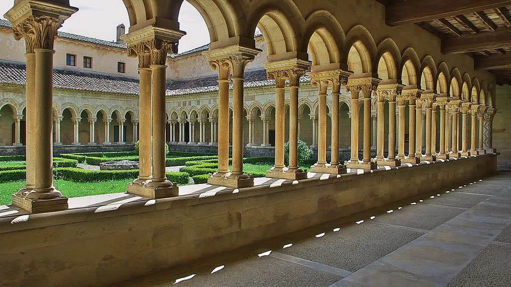 Vista del claustro del Monasterio de San Andrés de Arroyo
