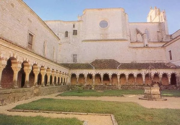 Vista del Claustro de los Mártires del Monasterio de San Pedro de Cardeña
