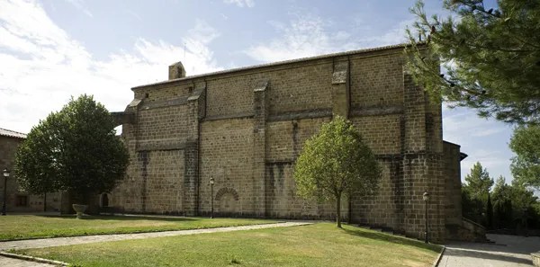 Vista Norte del exterior de la iglesia del Monasterio de San Salvador de Leyre