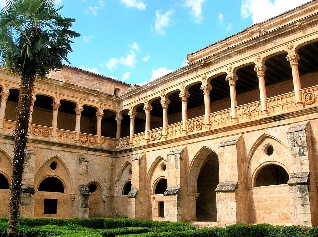 Vista de uno de los claustros del Monasterio de Santa María de Huerta