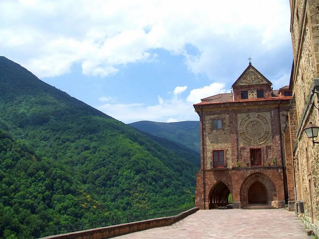Vista del Monasterio de Santa María de Valvanera