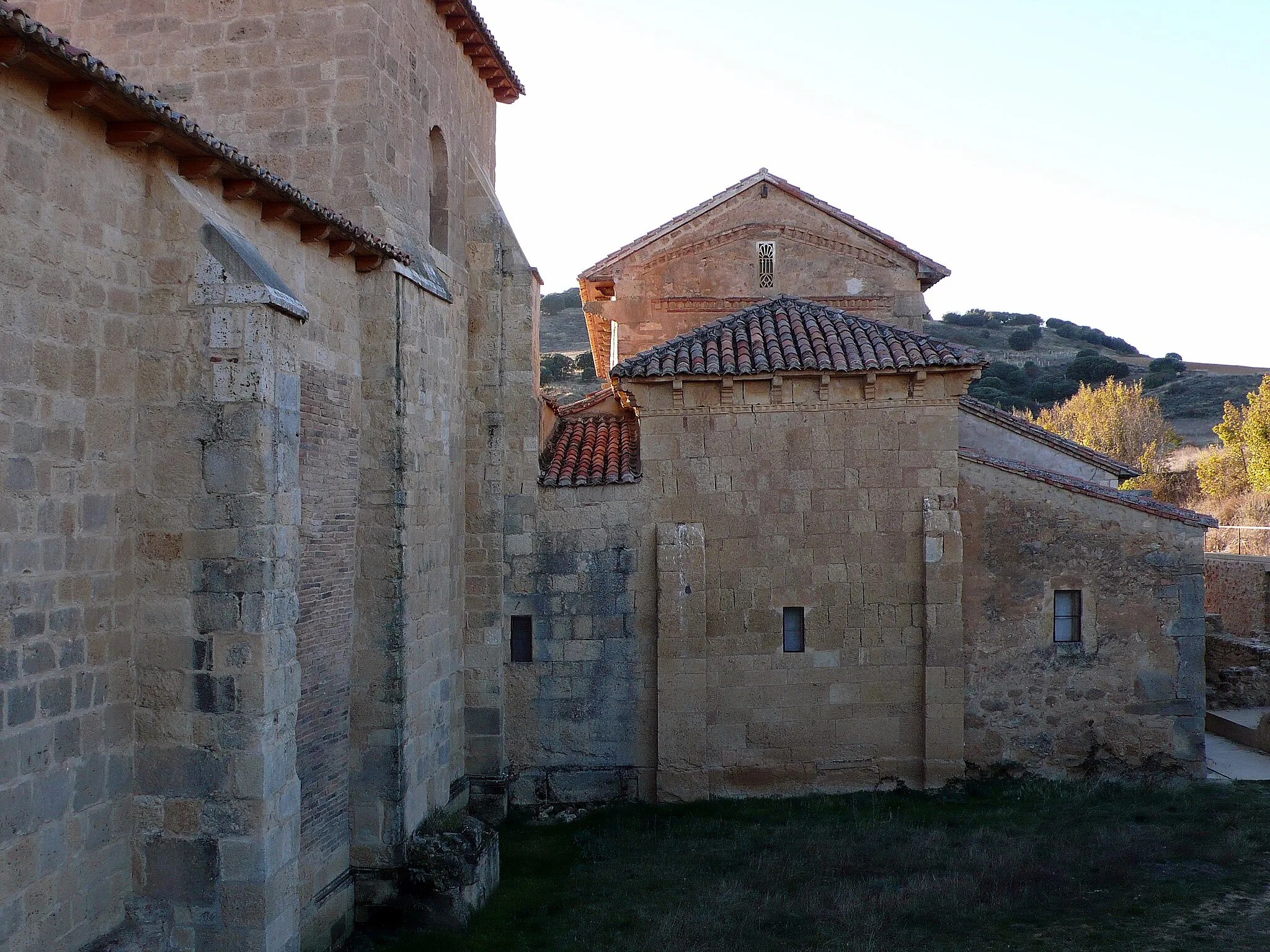 Vista de los ábsides de la iglesia del Monasterio de San Miguel de Escalada