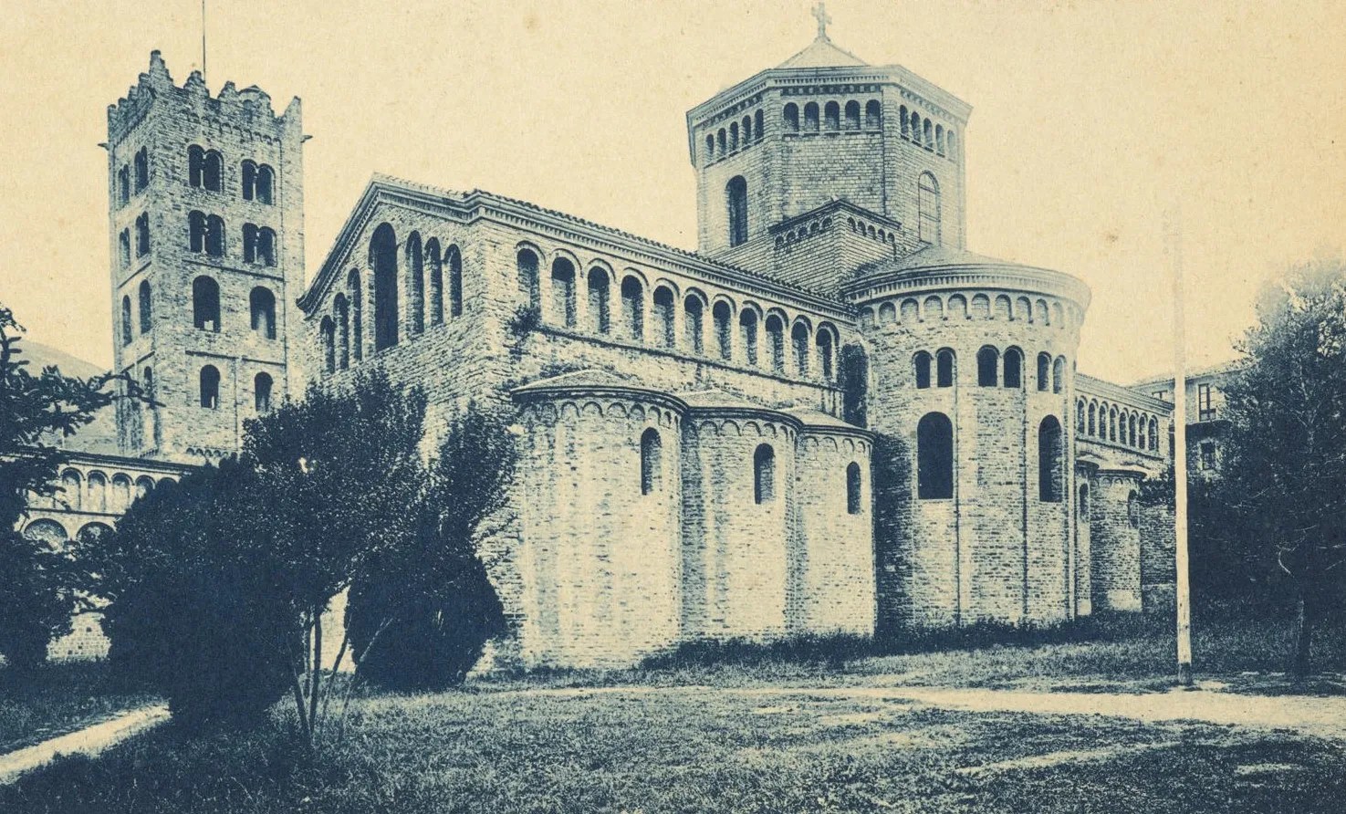 Vista de los Ábsides del Monasterio de Santa Maria de Ripoll