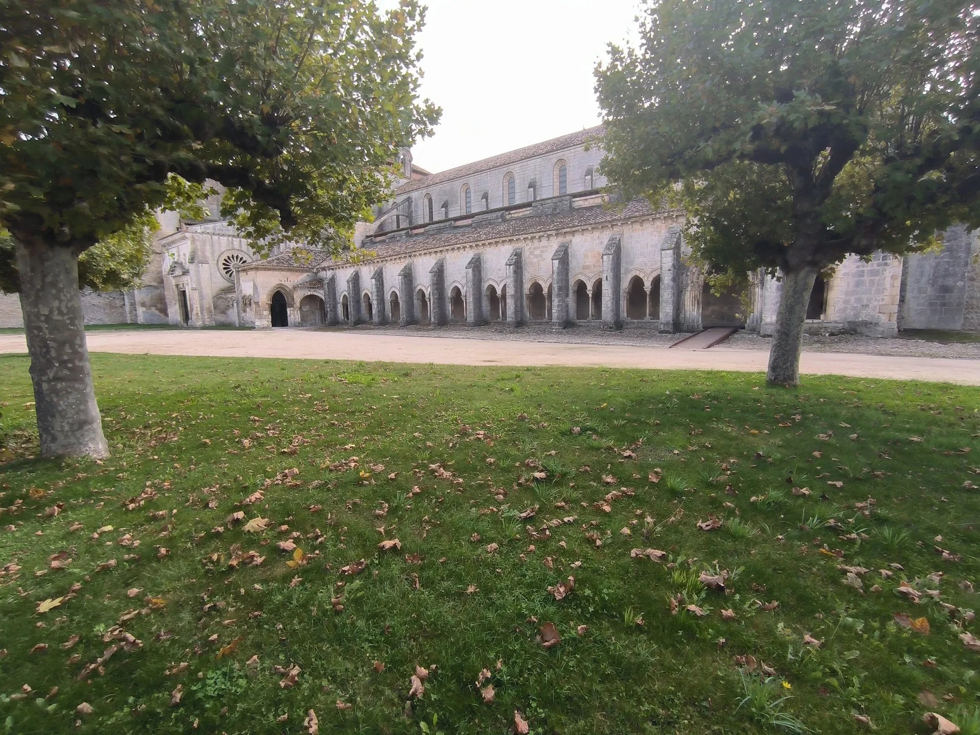 Vista del claustro del patio exterior del Monasterio de Santa María de Las Huelgas