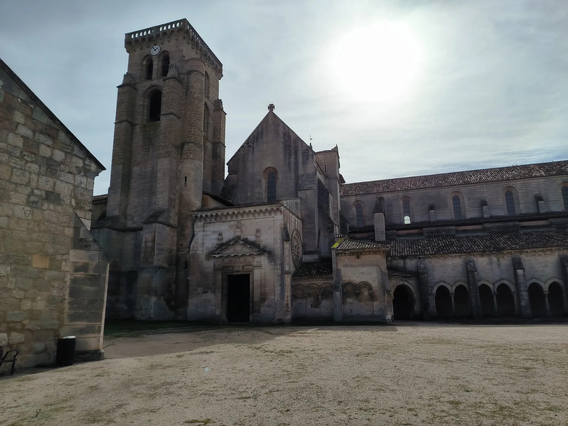 Vista de la entrada a la iglesia del Monasterio de Santa María de Las Huelgas