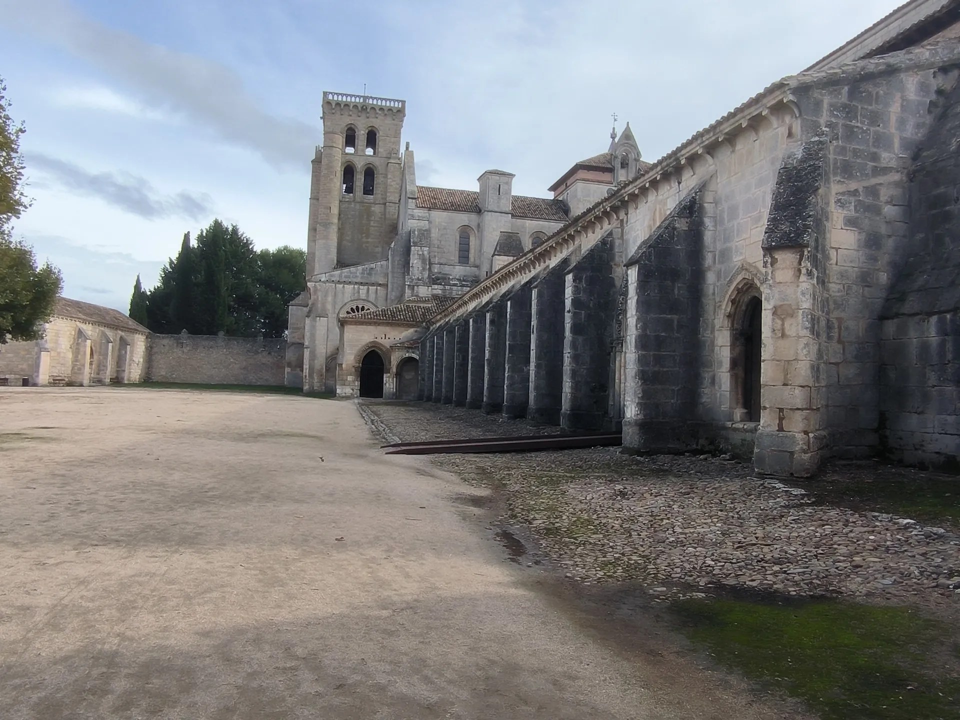 Vista del patio exterior del Monasterio de Santa María de Las Huelgas
