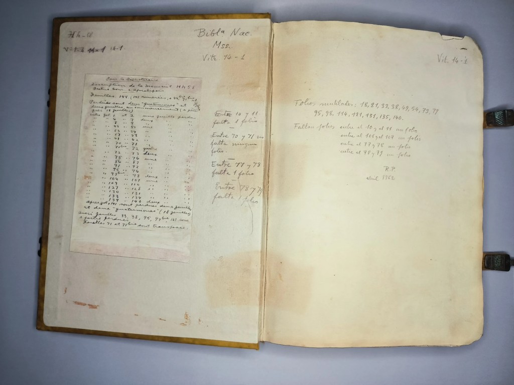 Guardas del Beato Emilianense de la Biblioteca Nacional, con anotaciones manuscritas sobre el contenido y estado del manuscrito. Editorial Siloé