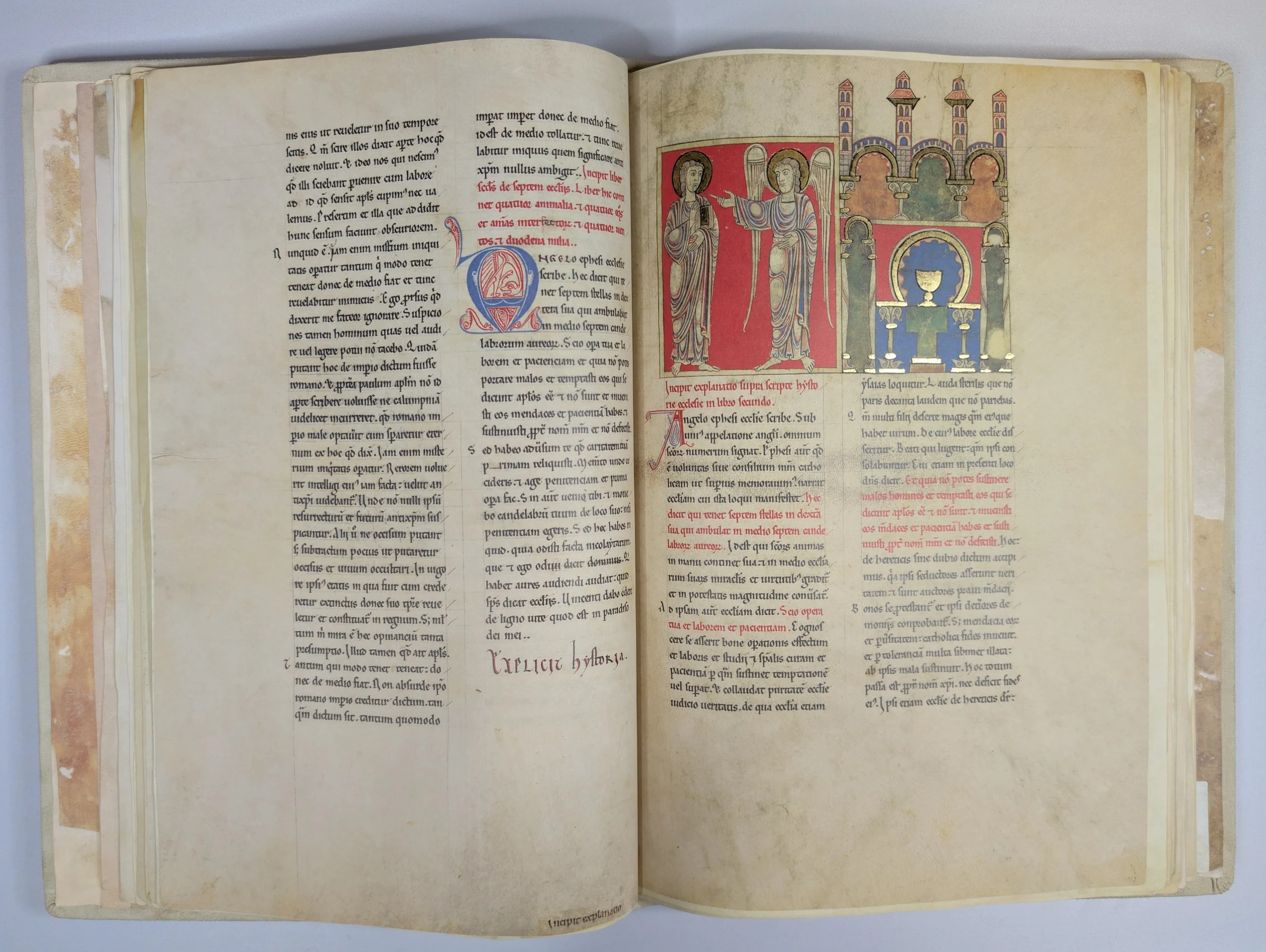 Imagen del facsímil del Beato del Monasterio de San Pedro de Cardeña: "Mensaje a la Iglesia de Éfeso", Editorial Moleiro