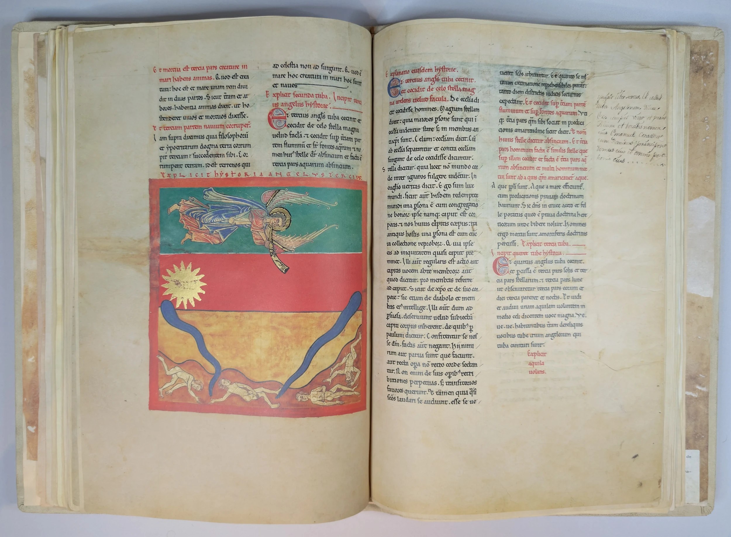 Imagen del facsímil del Beato del Monasterio de San Pedro de Cardeña: "El Ángel de la Tercera Trompeta, la estrella grande, ardiendo", Editorial Moleiro