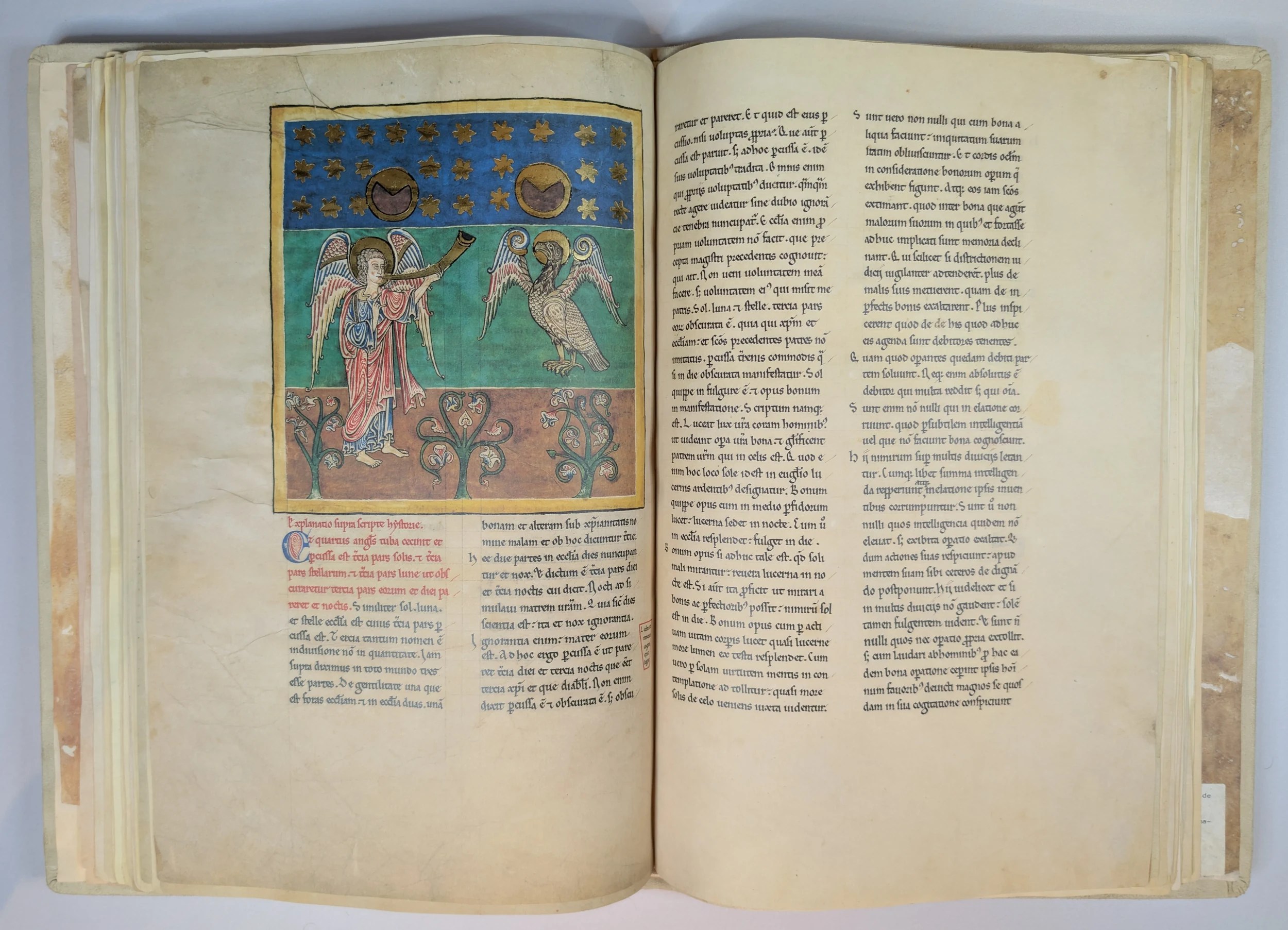 Imagen del facsímil del Beato del Monasterio de San Pedro de Cardeña: "El Ángel de la Cuarta Trompeta, el eclipse", Editorial Moleiro