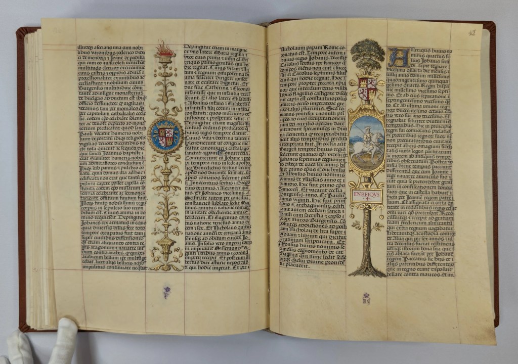 Imagen del facsímil del Libro de la Genealogía de los Reyes de España de Alfonso de Cartagena: Medallón del Rey Enrique IV, Editorial Scriptorium