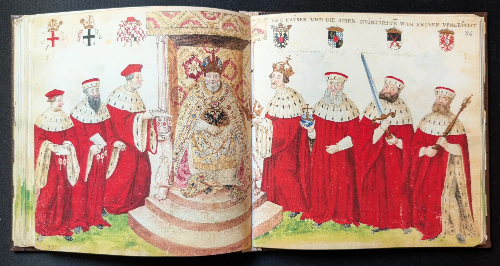 Imagen del facsímil del Códice de Trajes: Folios 35v-36r, El emperador Carlos V y los Siete Príncipes Electores, Editorial PIAF