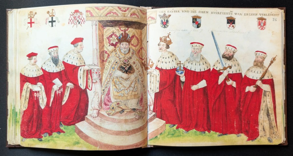 Imagen del facsímil del Códice de Trajes: Folios 35v-36r, El emperador Carlos V y los Siete Príncipes Electores, Editorial PIAF