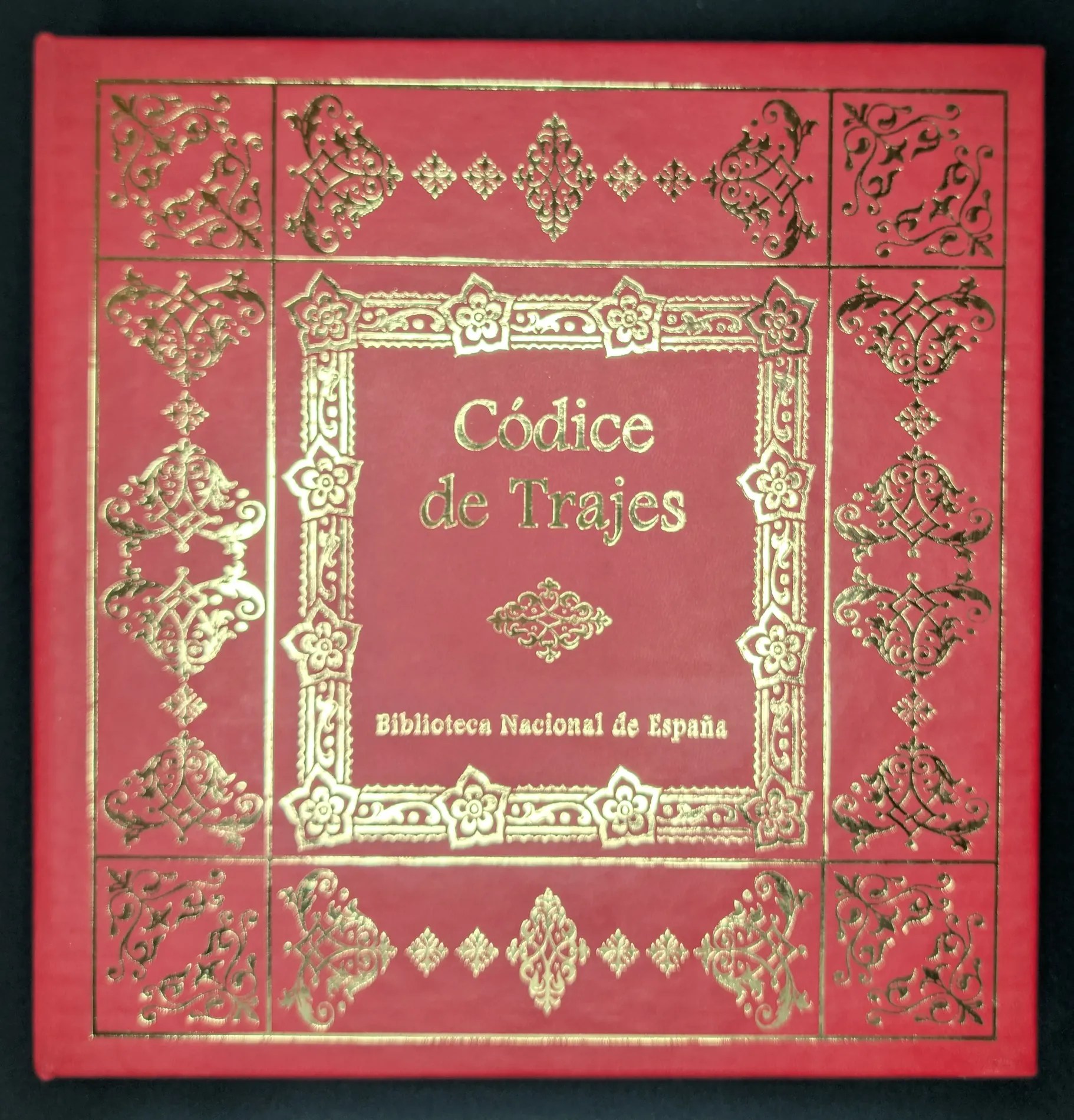 Caja del facsímil del Códice de Trajes, Editorial PIAF