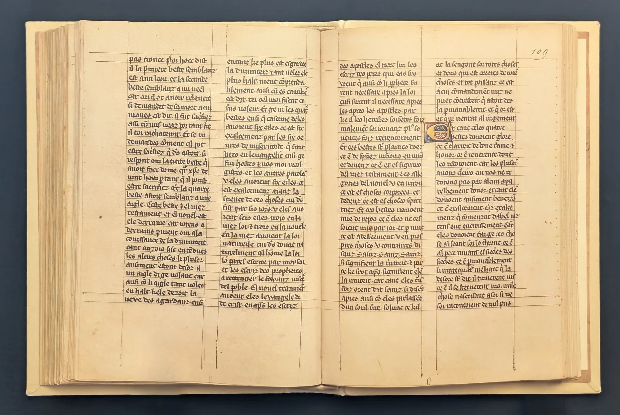 Apocalipsis 1313, folios 108v-109r, ejemplo de las marcas del pautado