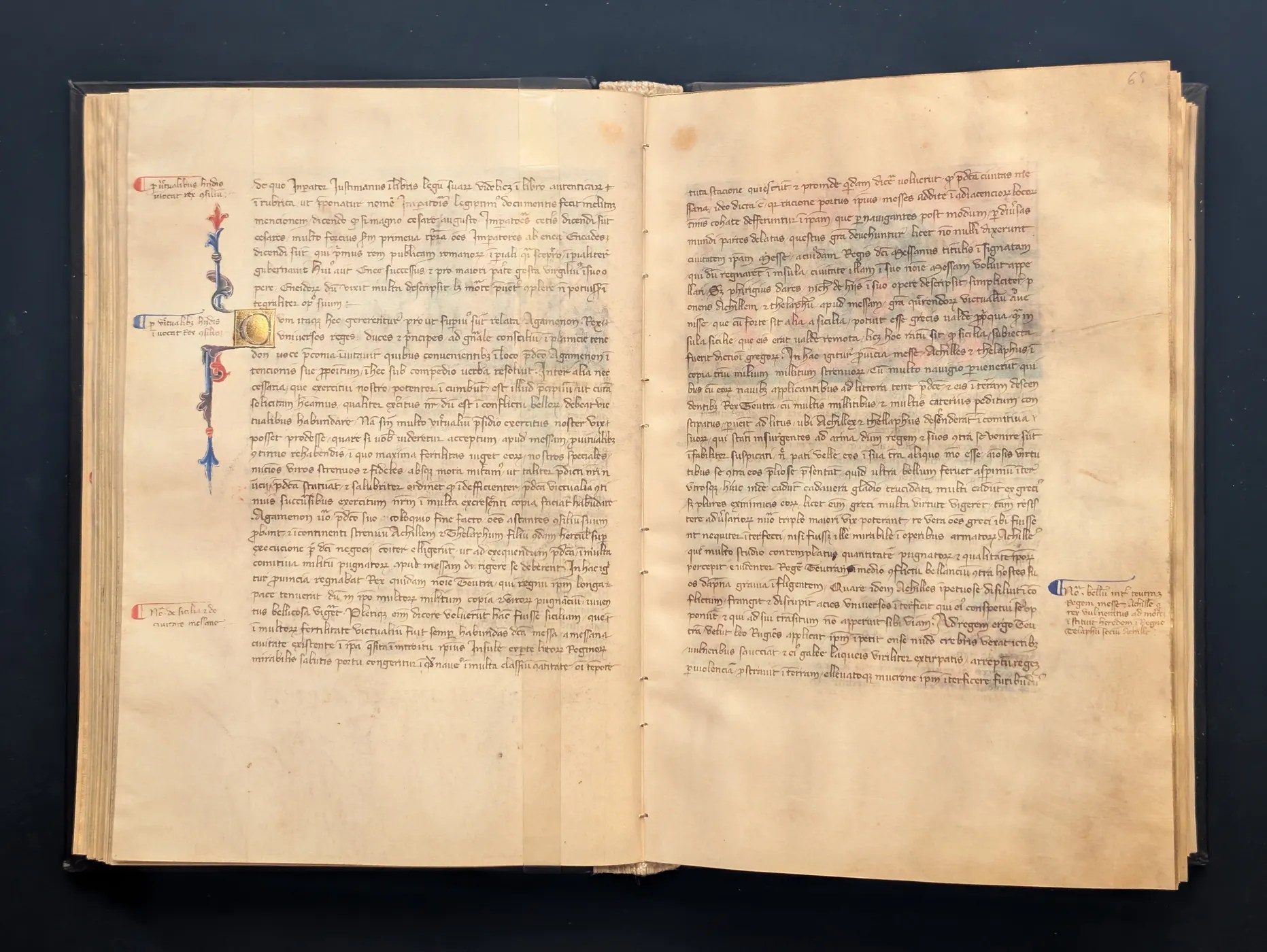 Historia Civitatis Troiane, folios 64v-65r, ejemplo de anotaciones al margen