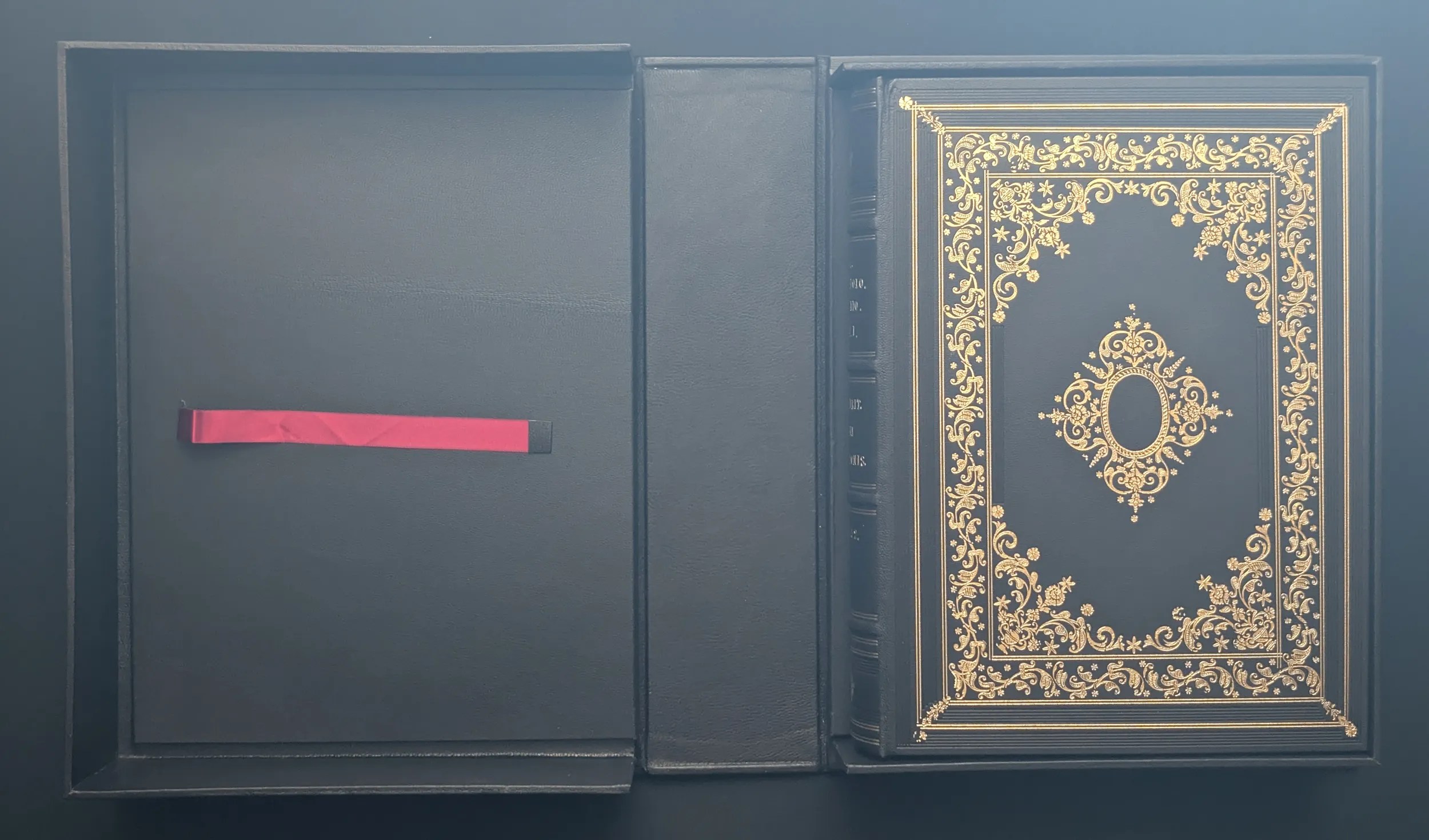 Dioscórides de Cibo y Mattioli, Estuche abierto con el Facsímil