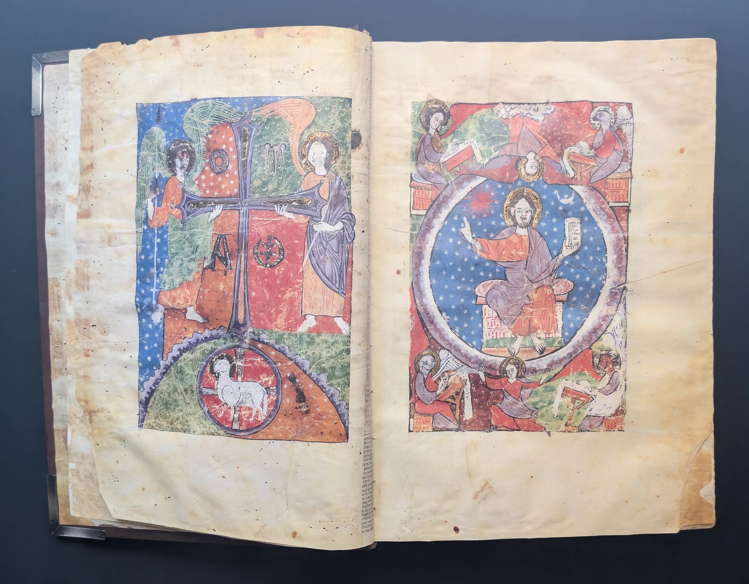 Folio 1v – Ángeles llevando la cruz e instrumentos de la Pasión, Folio 2 – Cristo en todo su Esplendor rodeado por los Evangelistas