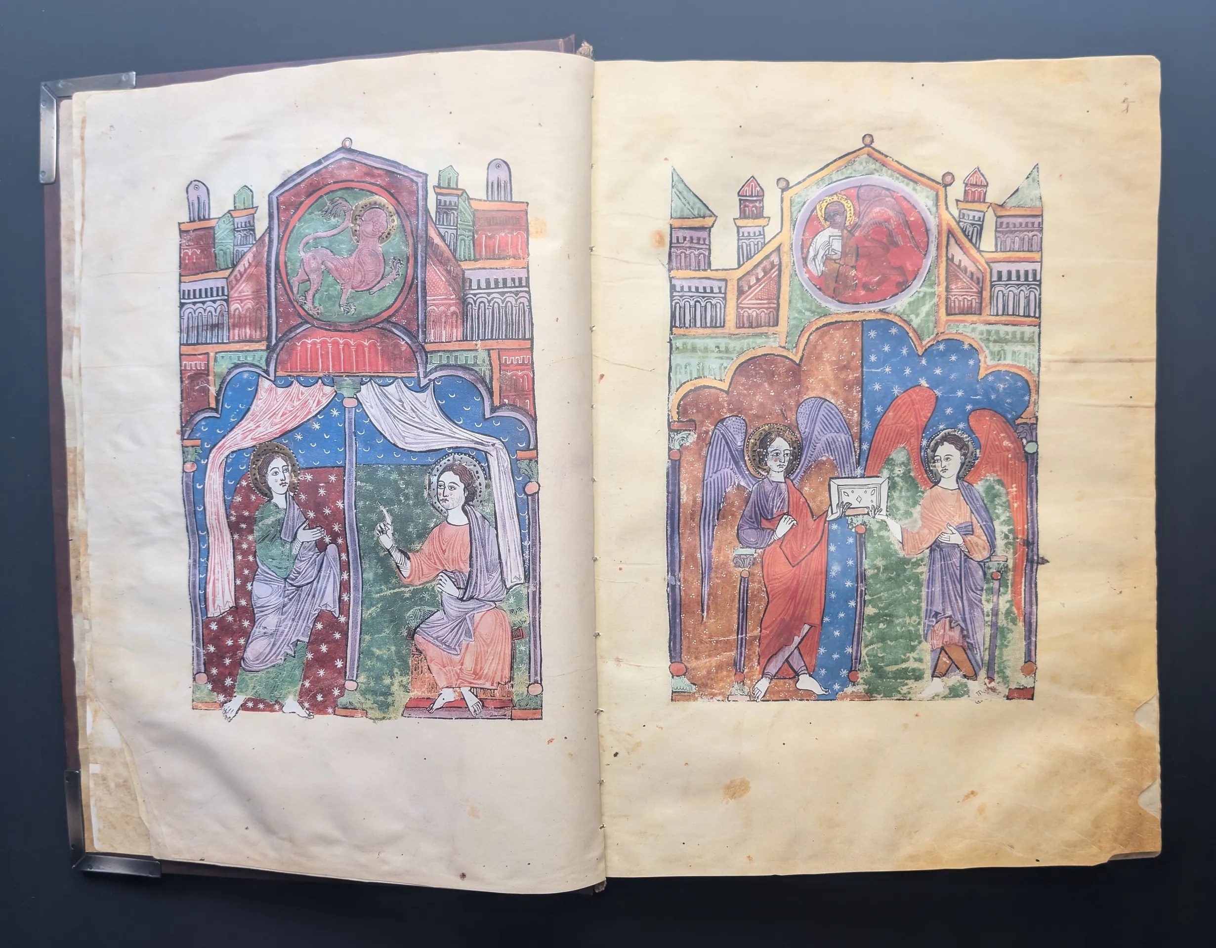 Folio 3v – El Evangelista Marcos y un Testigo, Folio 4 – Dos Ángeles llevando los Evangelios