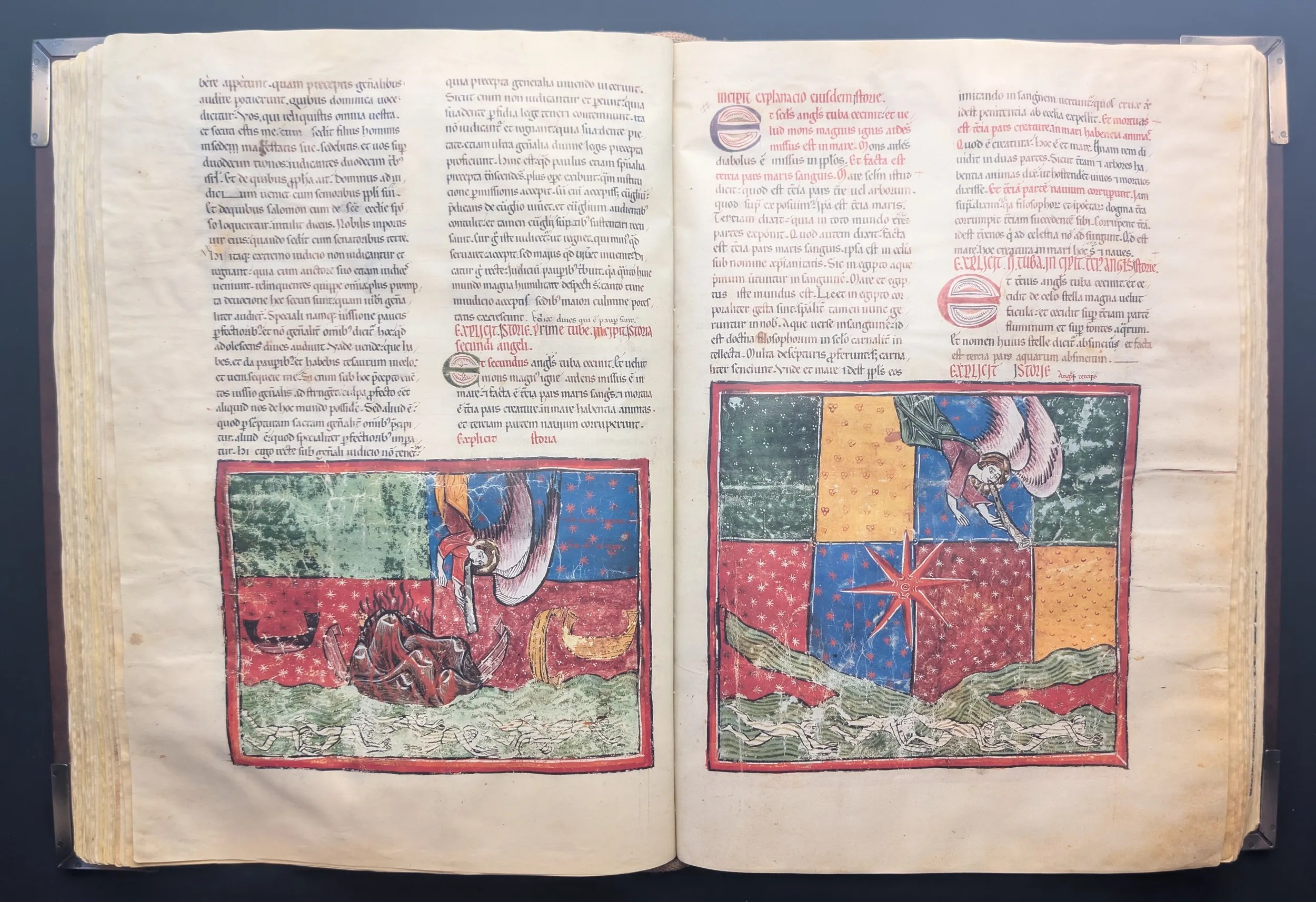 Folio 88v – La Segunda Trompeta: la Montaña arrojada al mar, Folio 89 – La Tercera Trompeta: el Astro Ardiente