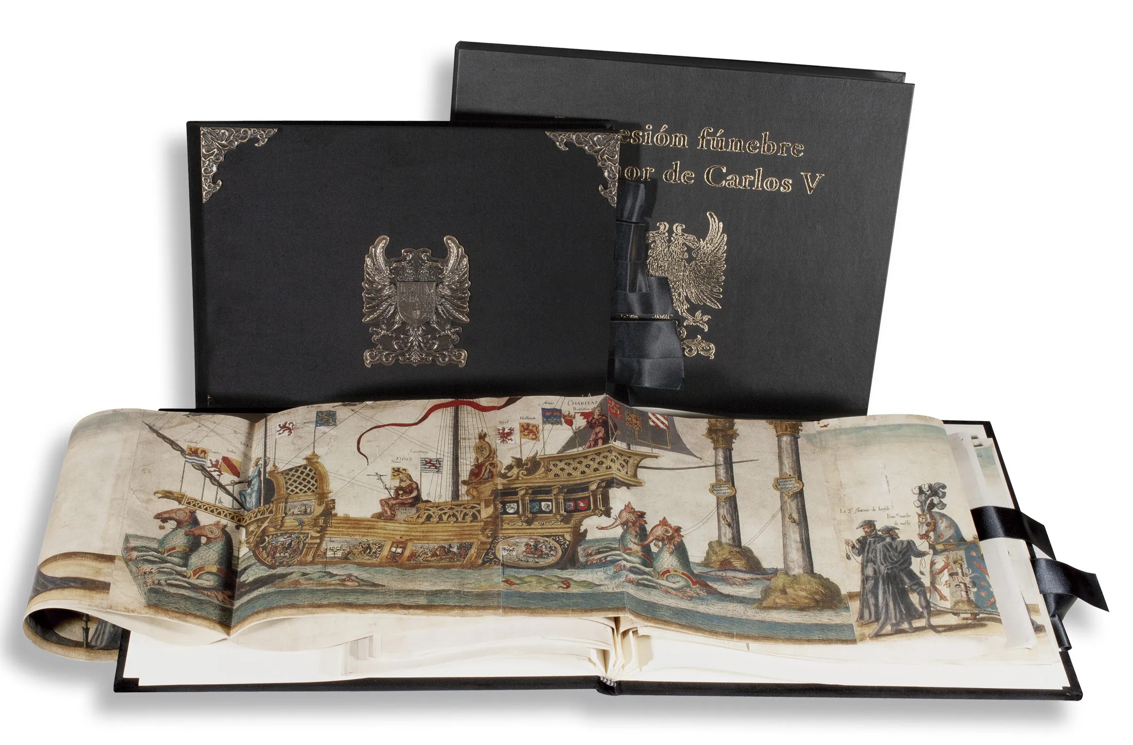 Caja, Facsímil cerrado, y facsímil abierto por la Nave de la Victoria